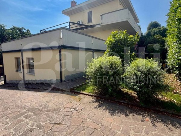 casa indipendente in vendita a Senago