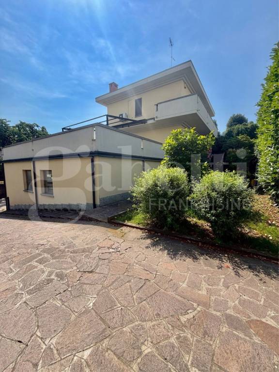 casa indipendente in vendita a Senago