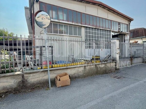 locale commerciale in vendita a Senago