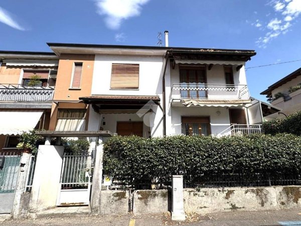 casa indipendente in vendita a Senago