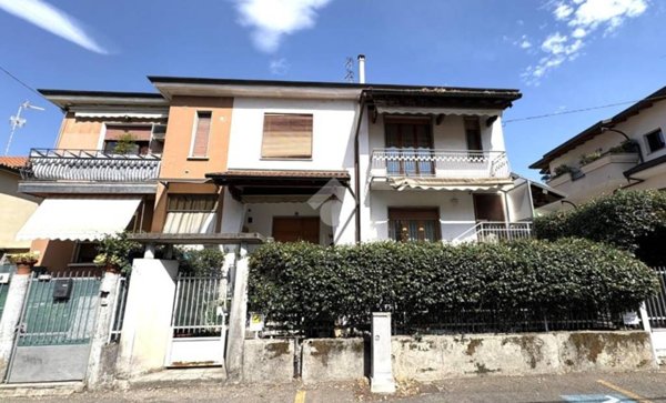 casa indipendente in vendita a Senago