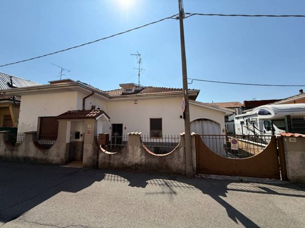 casa indipendente in vendita a Senago