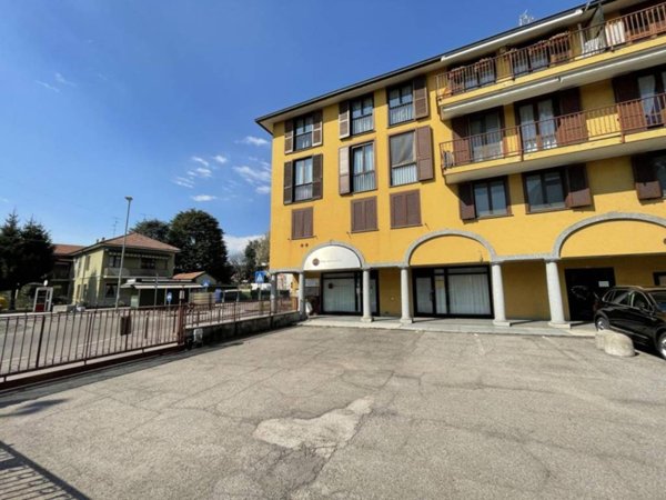 locale commerciale in vendita a Senago