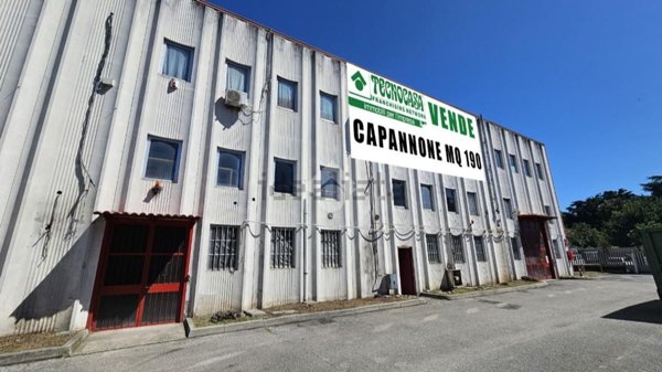 locale commerciale in vendita a Senago
