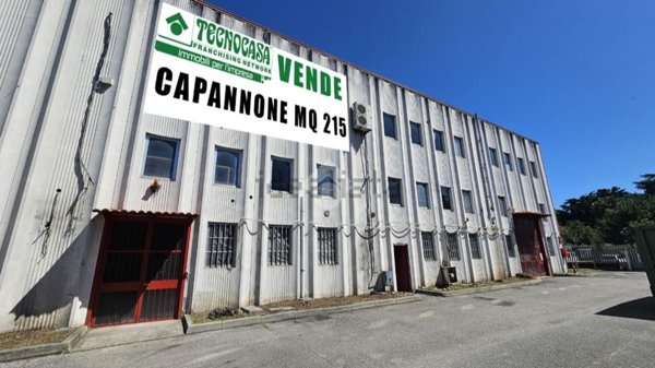 locale commerciale in vendita a Senago