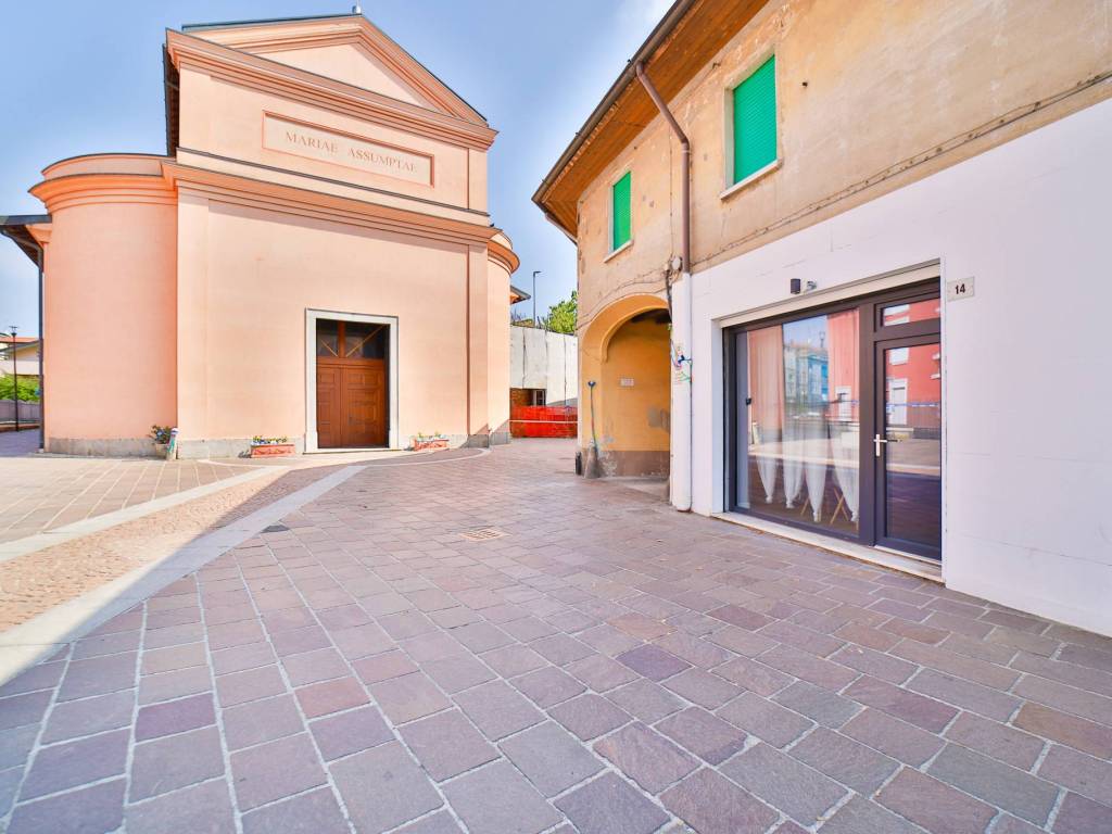 locale commerciale in vendita a Senago