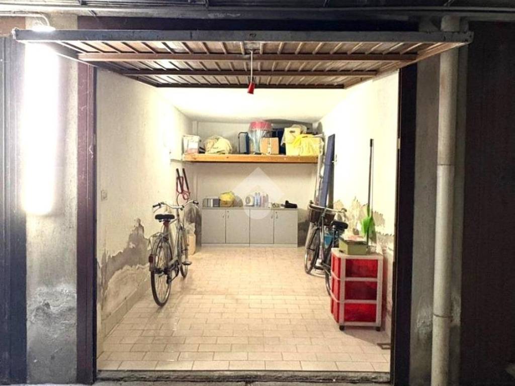 box auto in vendita a Senago