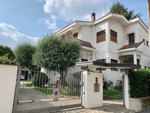 casa indipendente in vendita a Senago