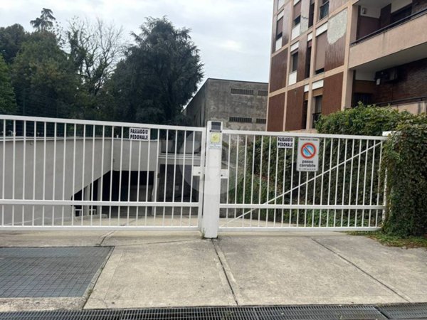 locale di sgombero in vendita a Sesto San Giovanni in zona Rondò/Torretta