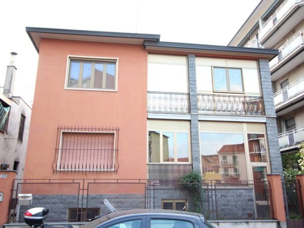 casa indipendente in vendita a Sesto San Giovanni in zona Rondinella