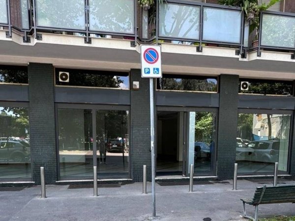 negozio in vendita a Sesto San Giovanni