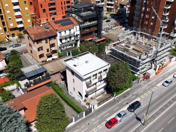 intera palazzina in vendita a Sesto San Giovanni in zona Rondinella
