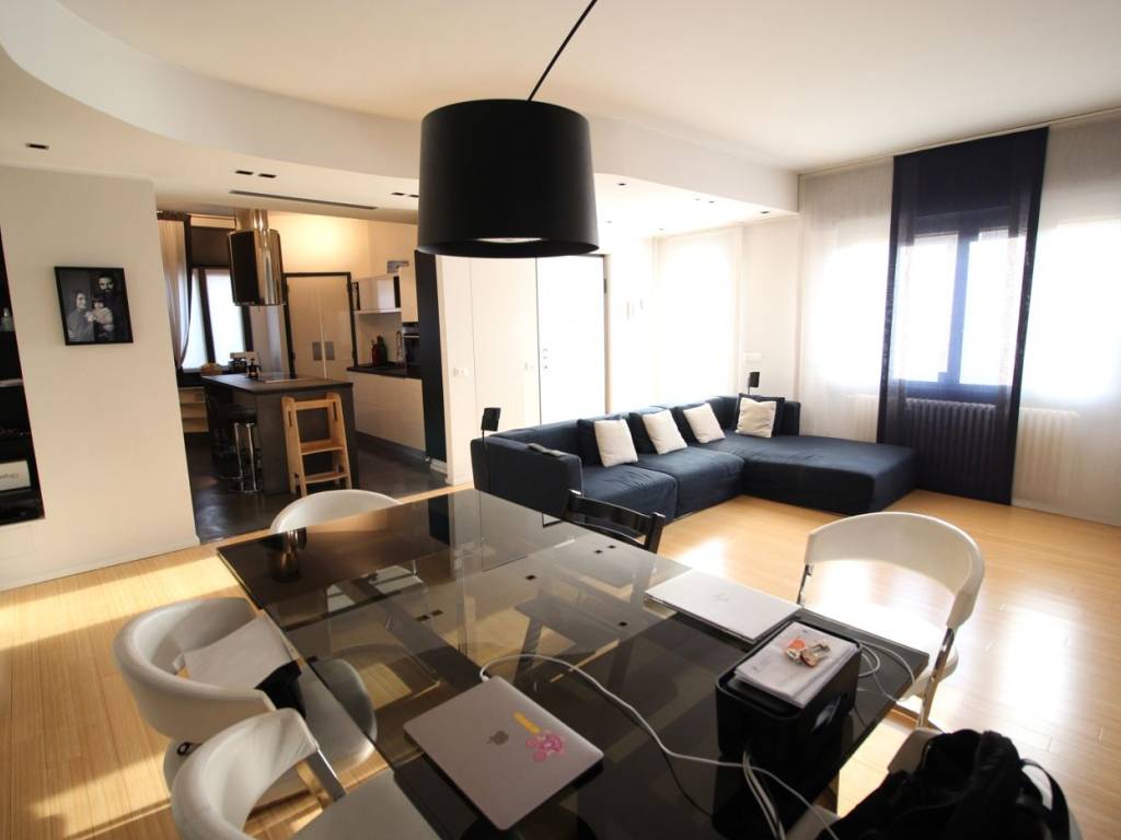 casa indipendente in vendita a Sesto San Giovanni in zona Rondinella