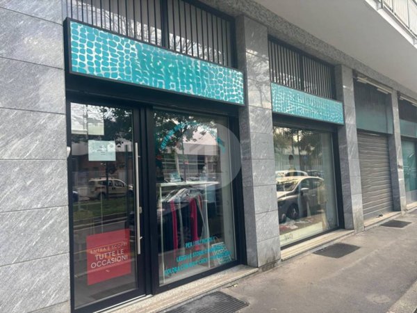 negozio in vendita a Sesto San Giovanni in zona Rondinella