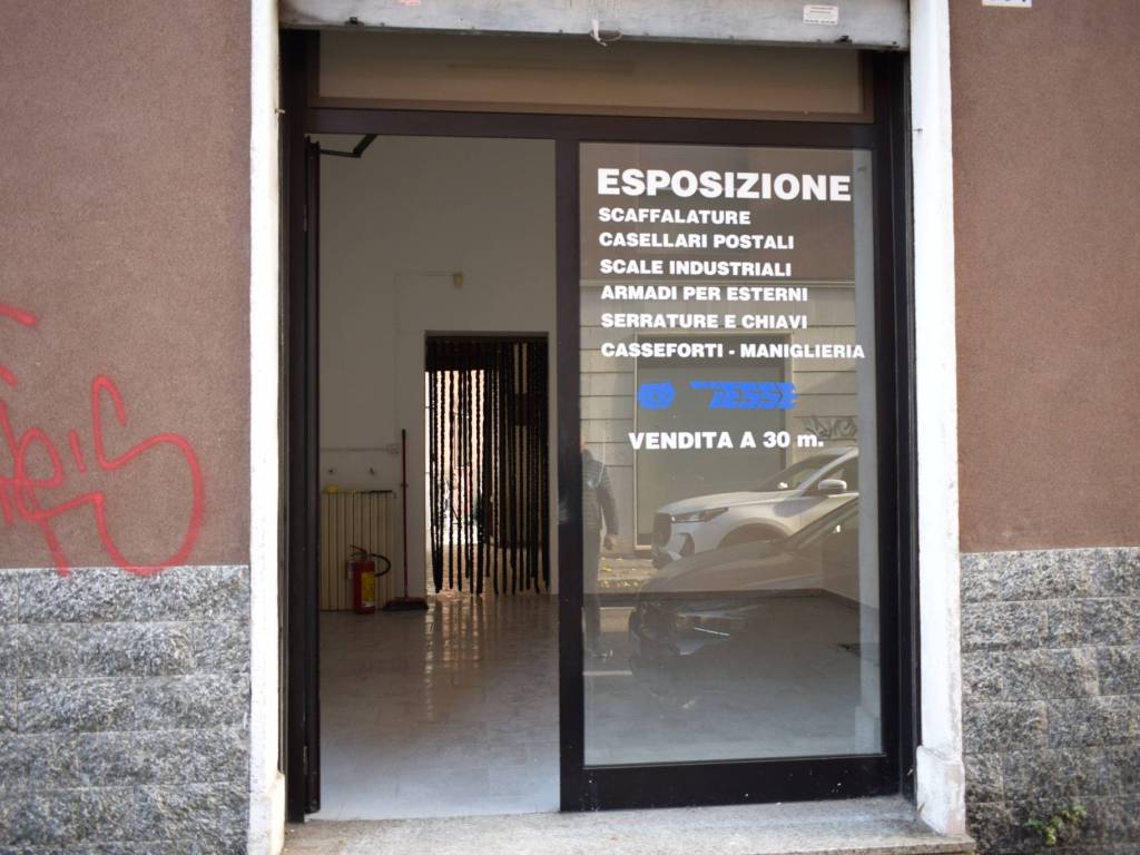 negozio in vendita a Sesto San Giovanni in zona Rondò/Torretta