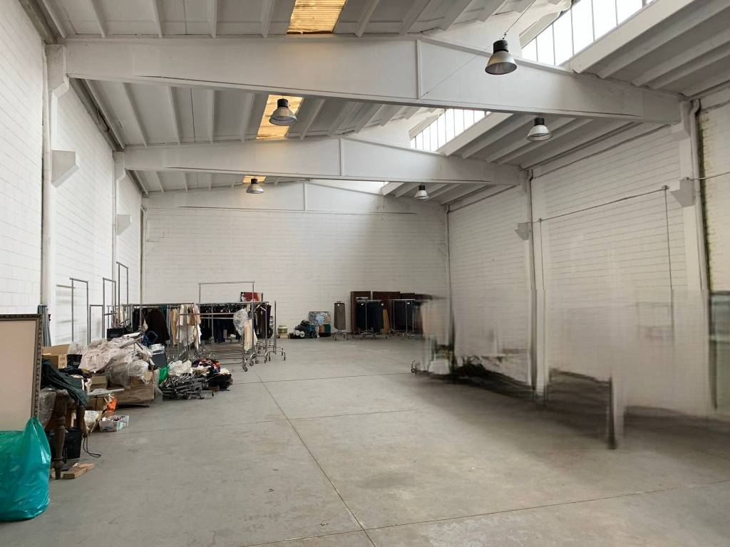 locale commerciale in vendita a Sesto San Giovanni in zona Rondò/Torretta