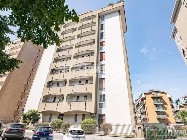 appartamento in vendita a Sesto San Giovanni in zona Rondò/Torretta