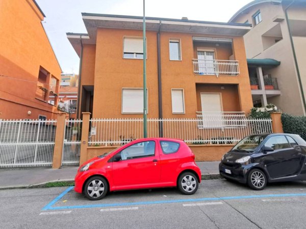 casa indipendente in vendita a Sesto San Giovanni in zona Rondinella