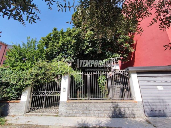 casa indipendente in vendita a Sesto San Giovanni in zona Rondò/Torretta
