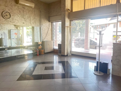 negozio in vendita a Sesto San Giovanni in zona Rondinella