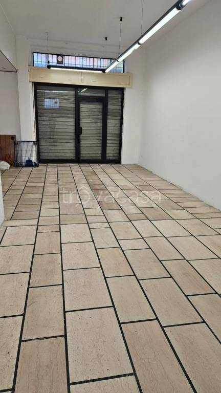 negozio in vendita a Sesto San Giovanni in zona Cascina de' Gatti