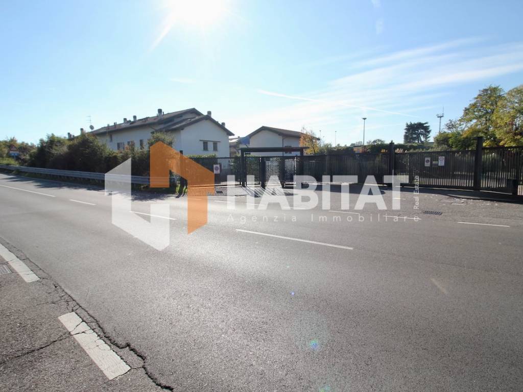 locale commerciale a Sesto San Giovanni in zona Pelucca/Villaggio Falck