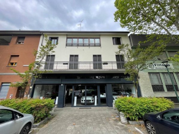 negozio in vendita a Sesto San Giovanni in zona Rondinella