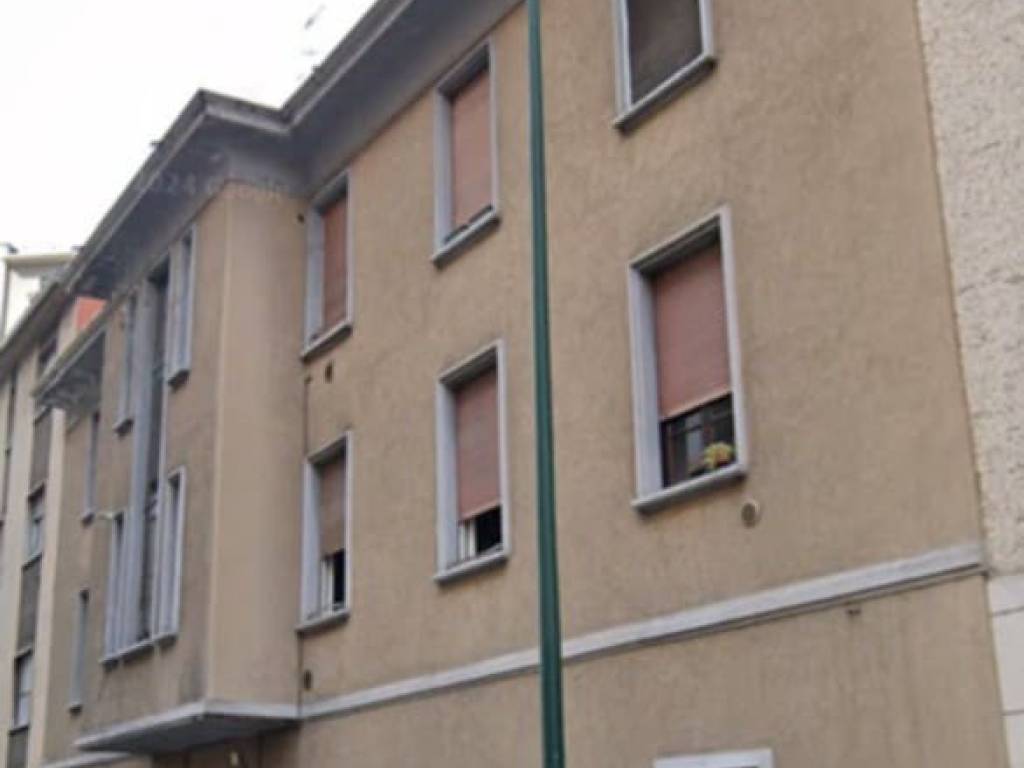 locale commerciale in vendita a Sesto San Giovanni in zona Rondinella