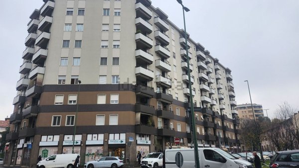 negozio in vendita a Sesto San Giovanni