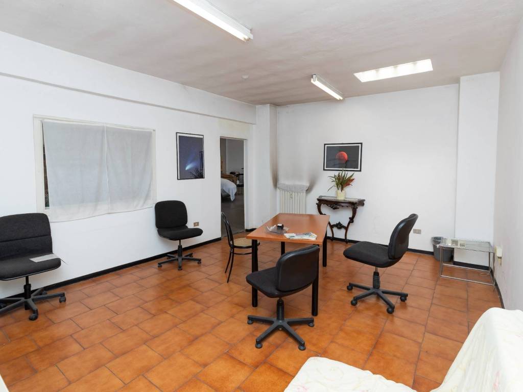 negozio in vendita a Sesto San Giovanni in zona Rondò/Torretta