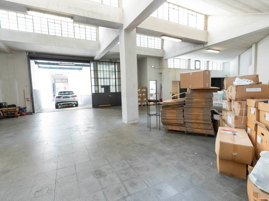 locale commerciale in vendita a Sesto San Giovanni in zona Rondò/Torretta