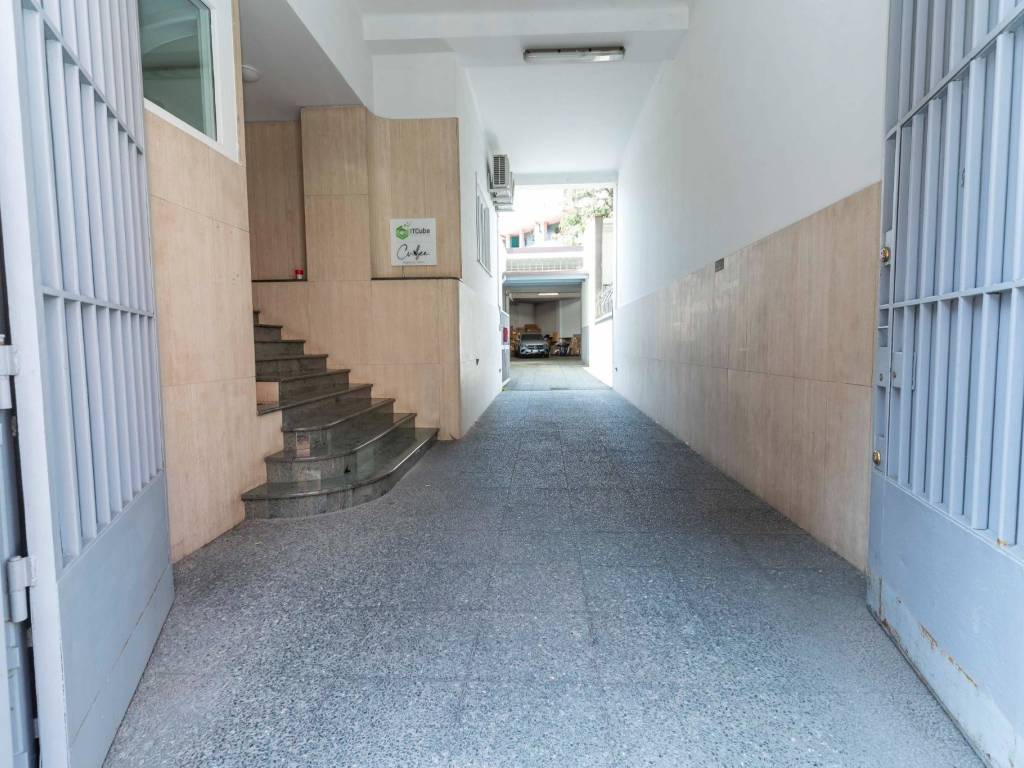 locale commerciale in vendita a Sesto San Giovanni in zona Rondò/Torretta