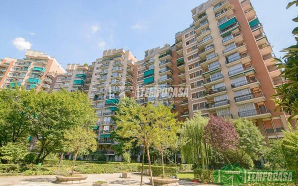 negozio in vendita a Sesto San Giovanni in zona Rondò/Torretta