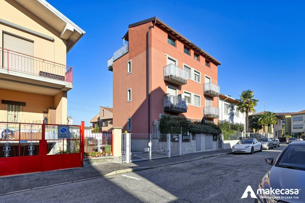 appartamento in vendita a Sesto San Giovanni in zona Pelucca/Villaggio Falck