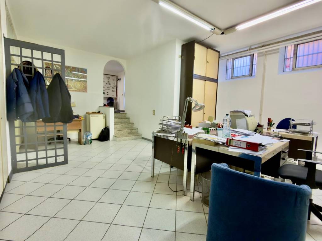 locale commerciale in vendita a Sesto San Giovanni in zona Rondinella