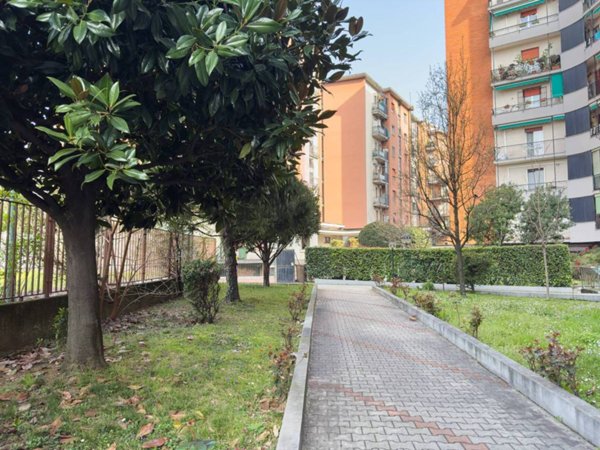 appartamento in vendita a Sesto San Giovanni in zona Rondinella