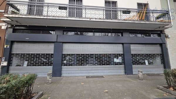 locale commerciale in vendita a Sesto San Giovanni in zona Rondinella