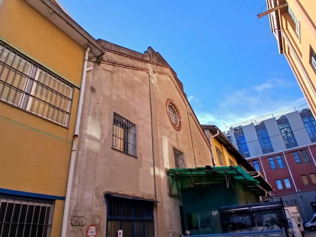 locale commerciale a Sesto San Giovanni in zona Pelucca/Villaggio Falck