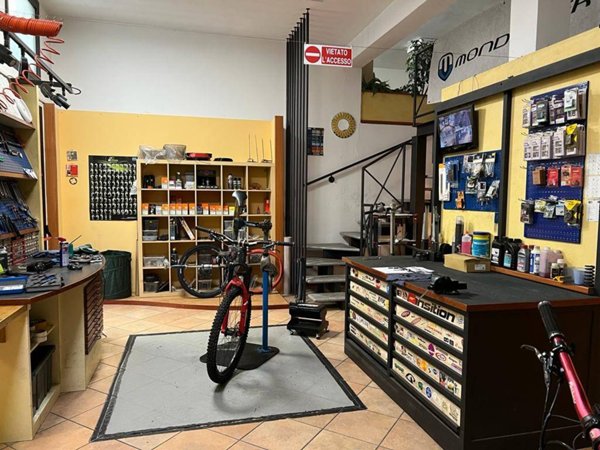 negozio in vendita a Sesto San Giovanni in zona Rondò/Torretta