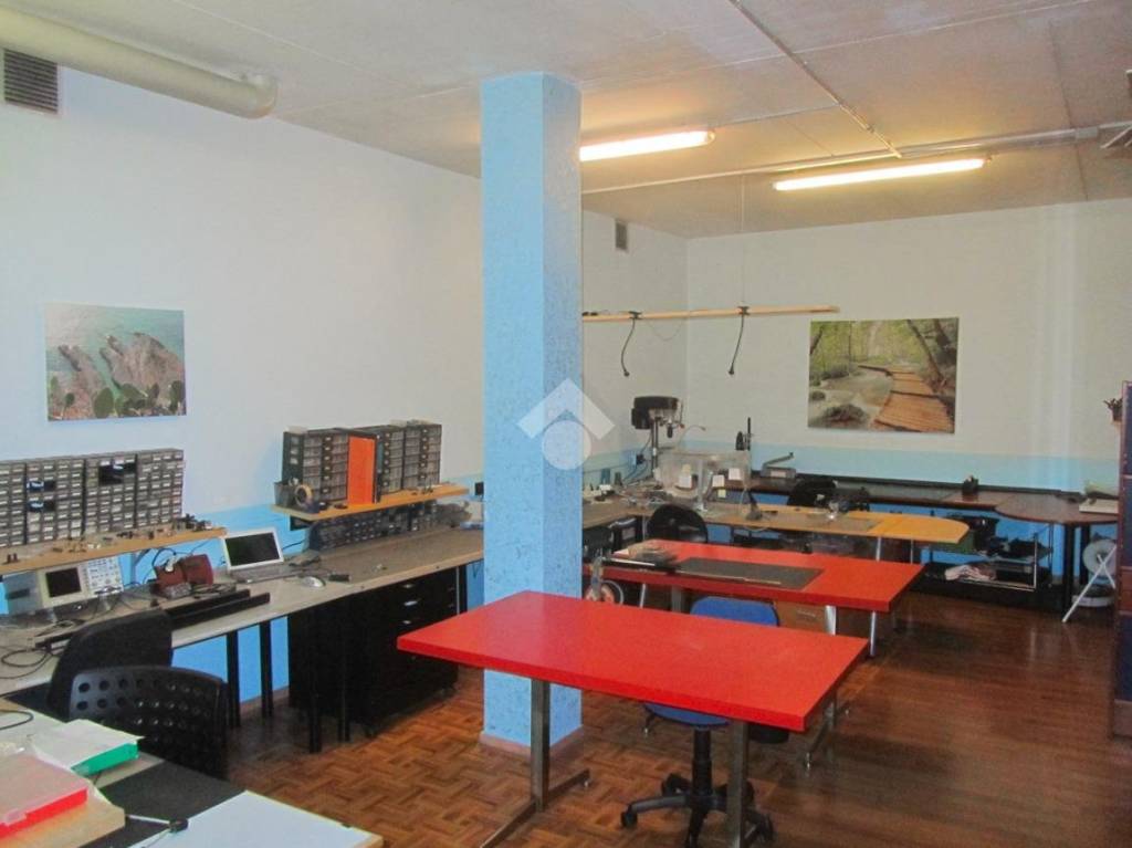 locale commerciale in vendita a Sesto San Giovanni