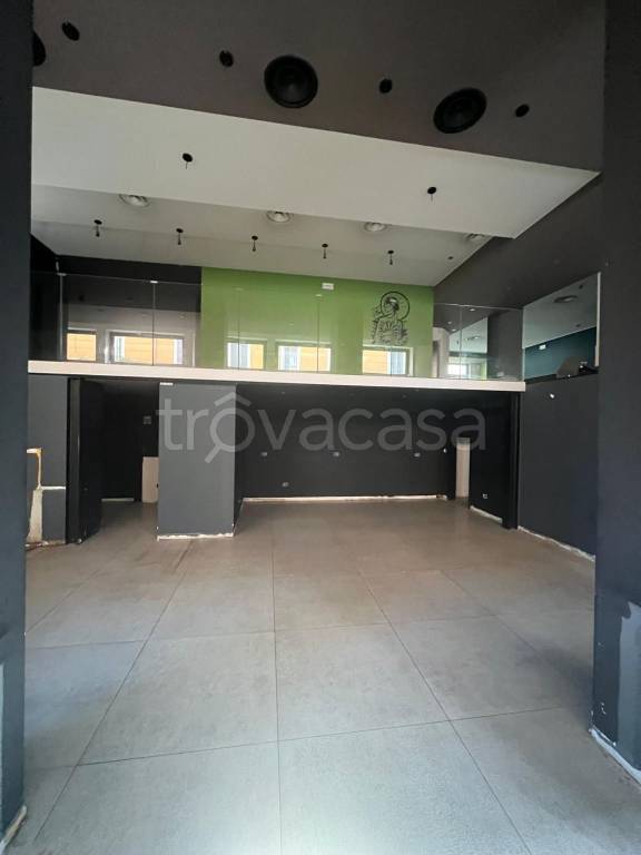 negozio in vendita a Sesto San Giovanni in zona Rondò/Torretta