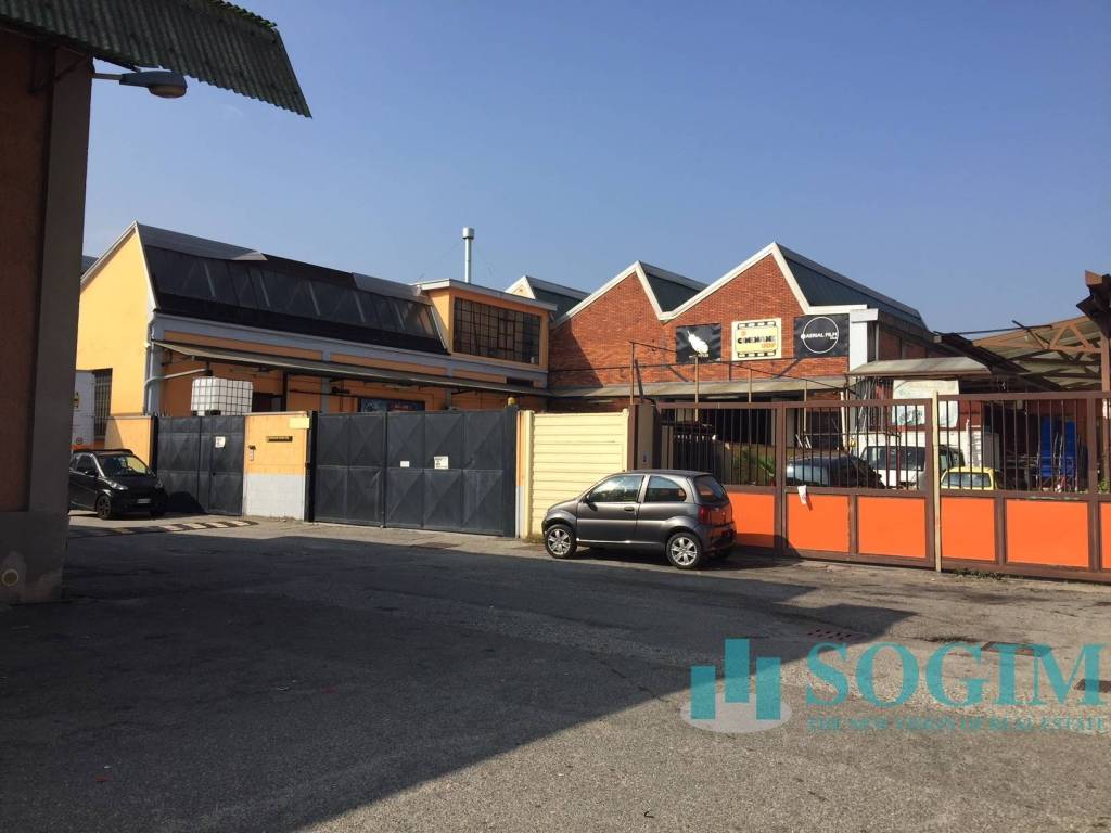 locale commerciale a Sesto San Giovanni in zona Pelucca/Villaggio Falck