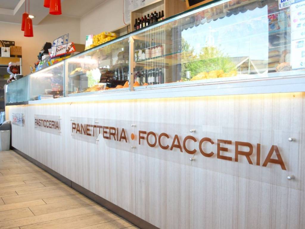 negozio in vendita a Sesto San Giovanni in zona Rondinella