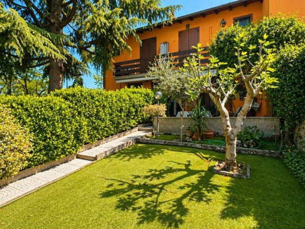 casa indipendente in vendita a Sesto San Giovanni in zona Rondinella