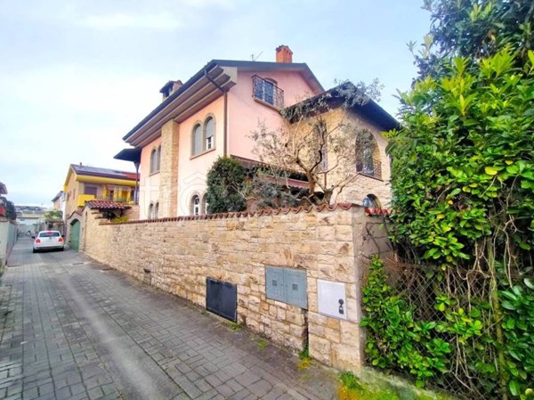 casa indipendente in vendita a Sesto San Giovanni in zona Rondò/Torretta