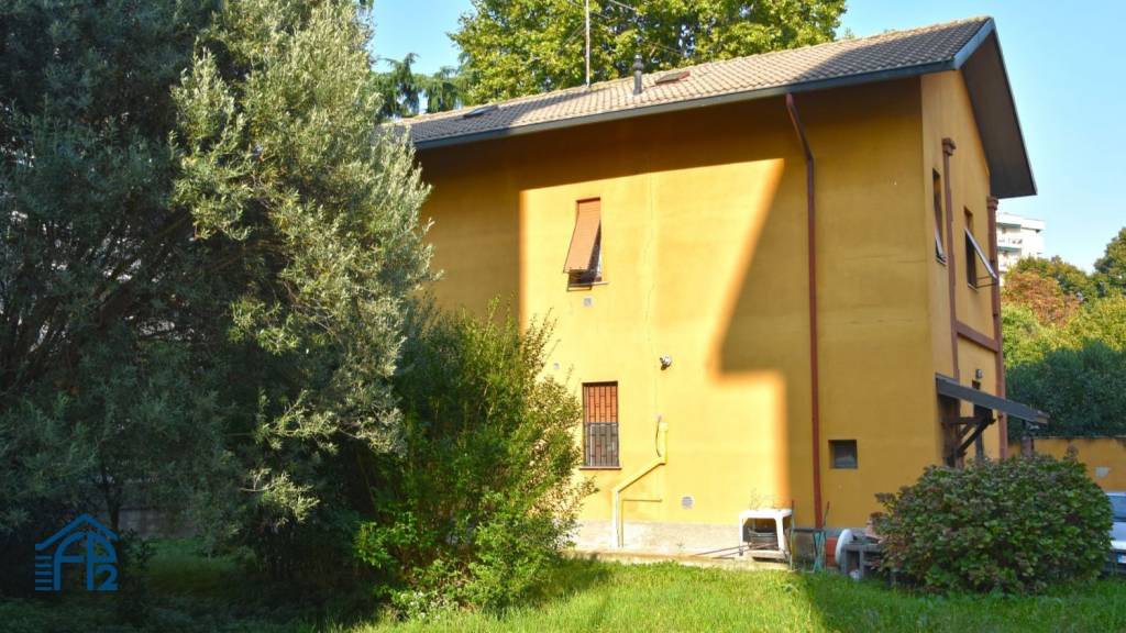 casa indipendente in vendita a Sesto San Giovanni in zona Rondinella