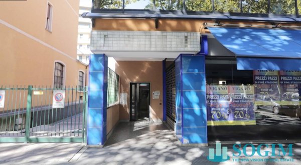 locale commerciale in vendita a Sesto San Giovanni in zona Rondinella