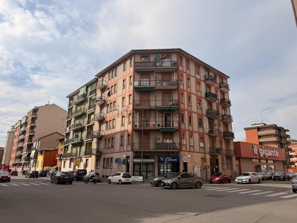 appartamento in vendita a Sesto San Giovanni in zona Rondinella