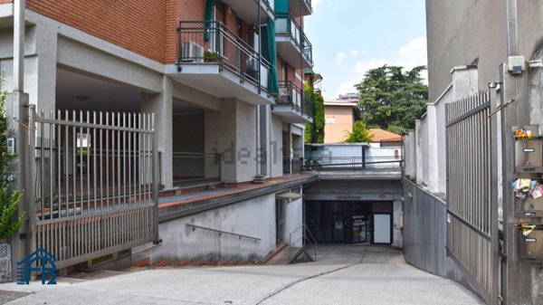 locale commerciale in vendita a Sesto San Giovanni in zona Rondinella