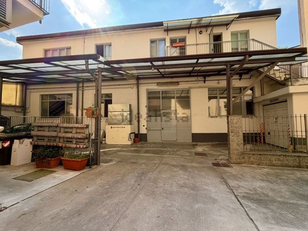 negozio in vendita a Sesto San Giovanni in zona Rondinella